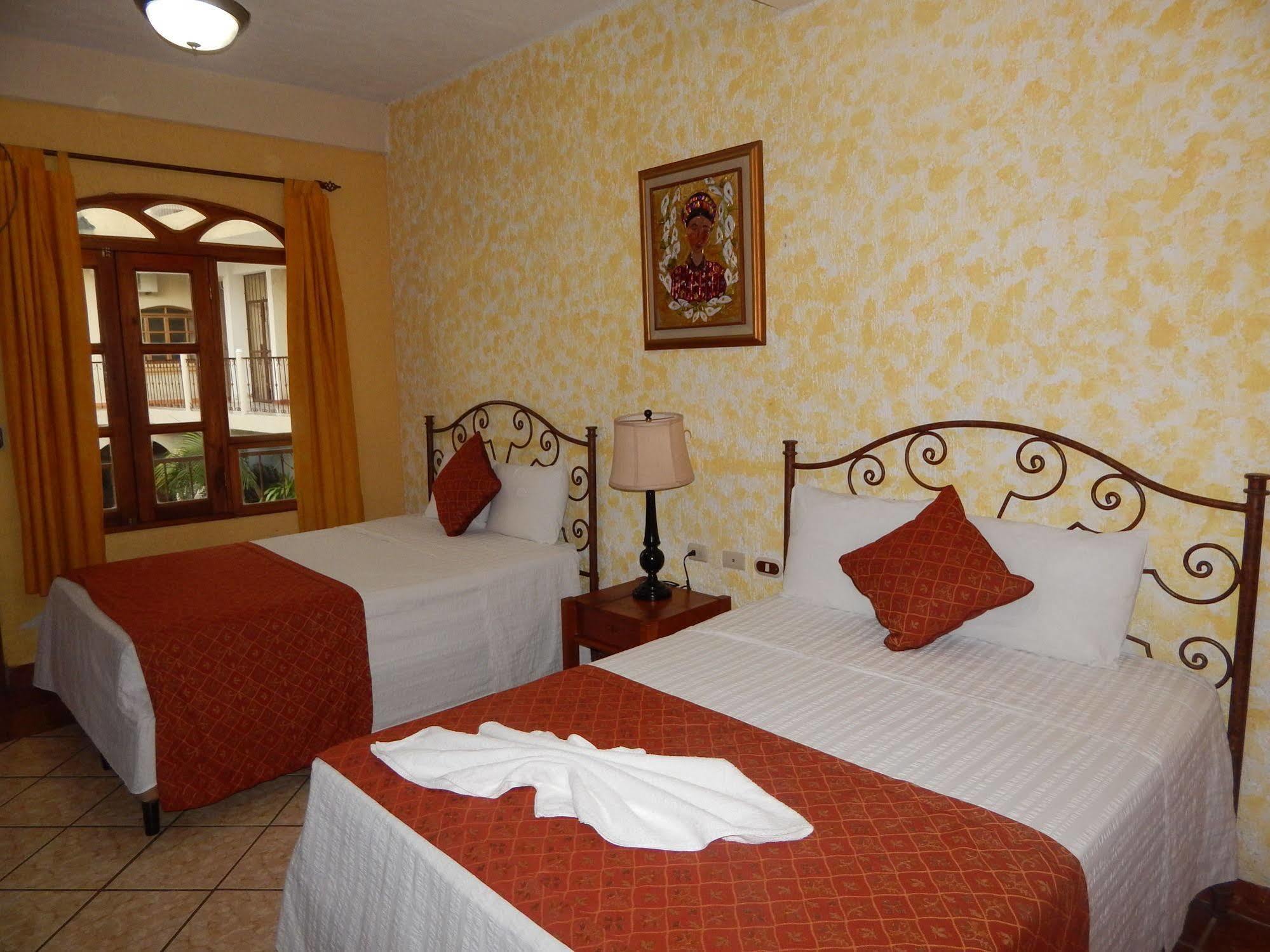 פלורס Hotel Quinta Maya מראה חיצוני תמונה